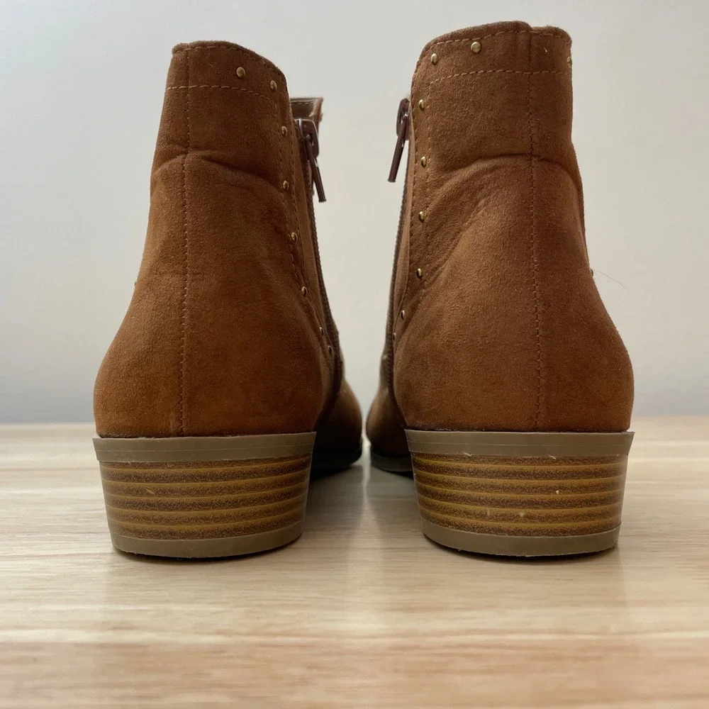 Liz Claiborne Ankle Boots Brown Faux Suede Gold Studded Accents Side‎ Zip SZ 8.5